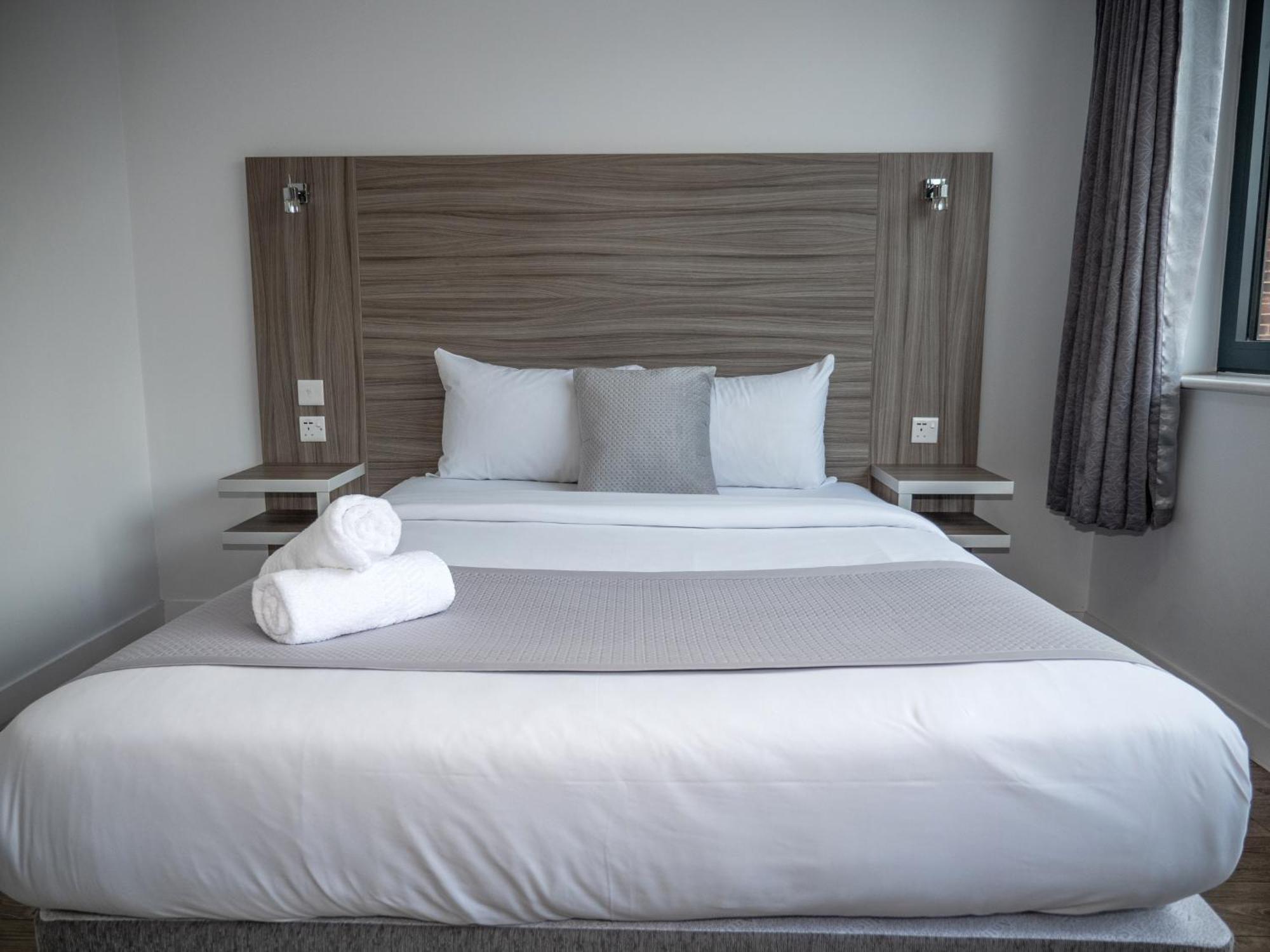 Sky Nights Hotel London Heathrow ฮิลลิงดัน ภายนอก รูปภาพ